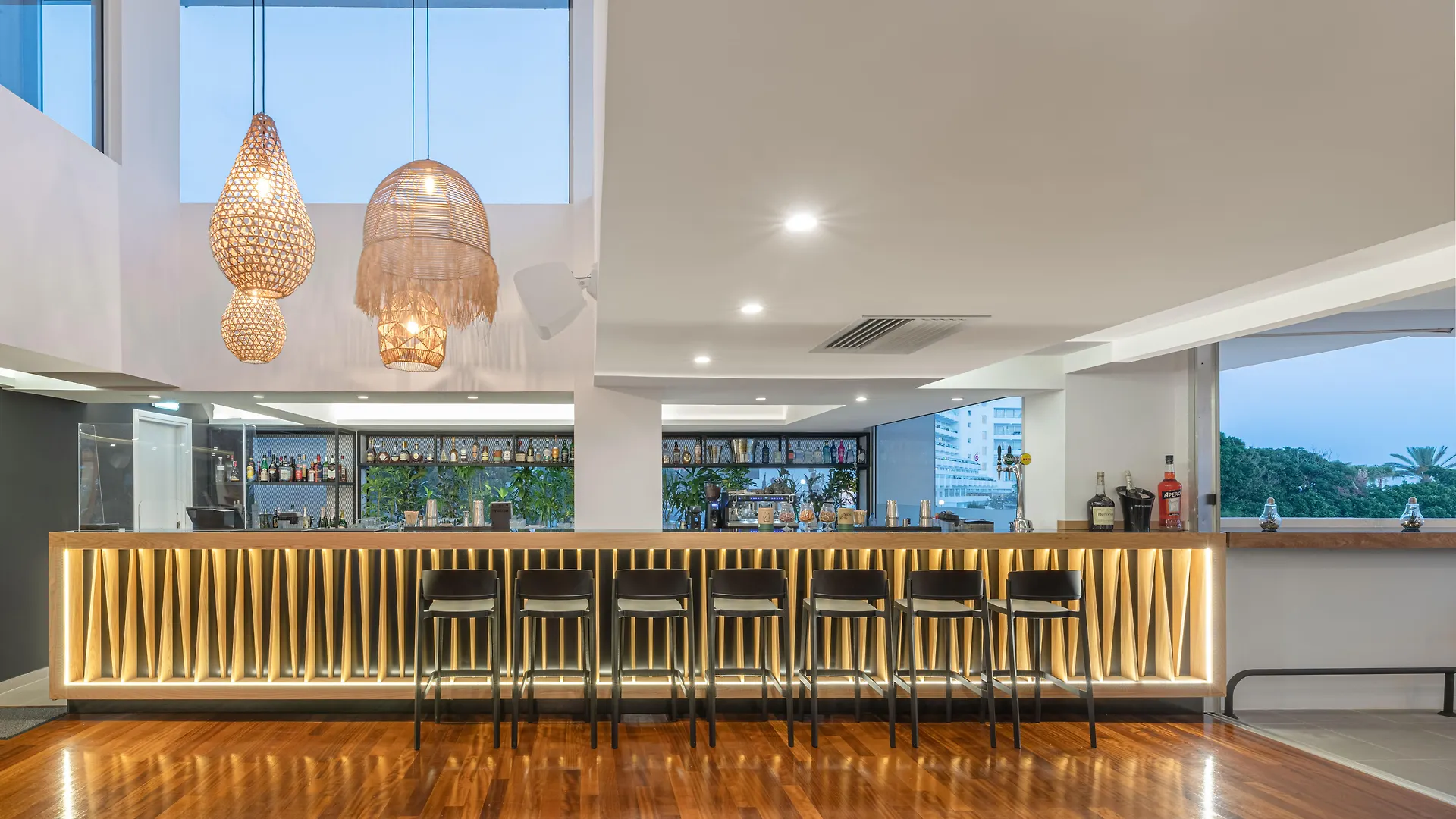 Napa Mermaid Hotel & Suites アヤナパ