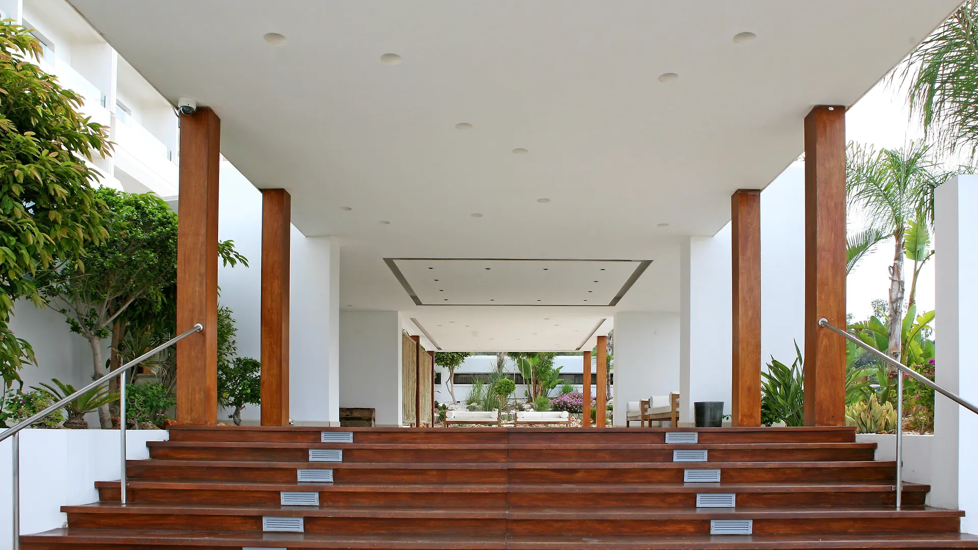 Napa Mermaid Hotel & Suites アヤナパ